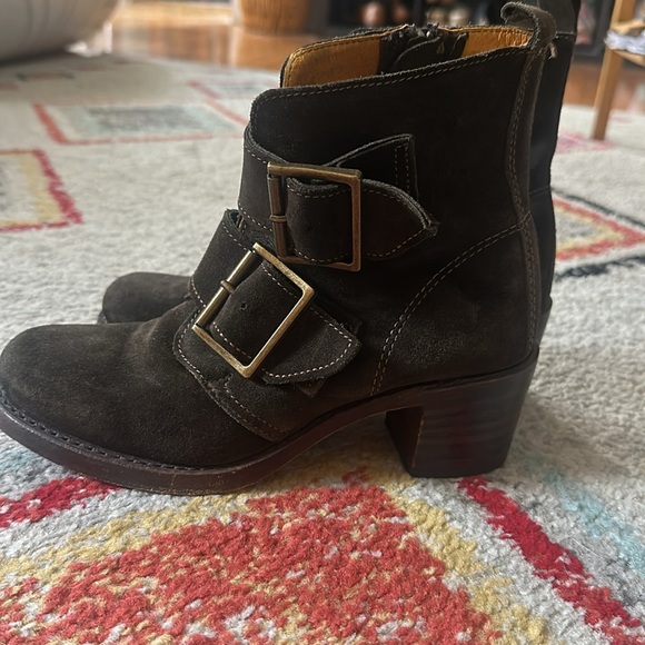 Frye Sabrina Double Buckle dark brown suede boots size 7 - Picture 4 of 5
